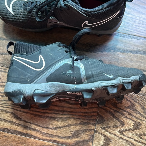 Nike Alpha Boys Football Cleats sz 5 - Picture 3 of 7